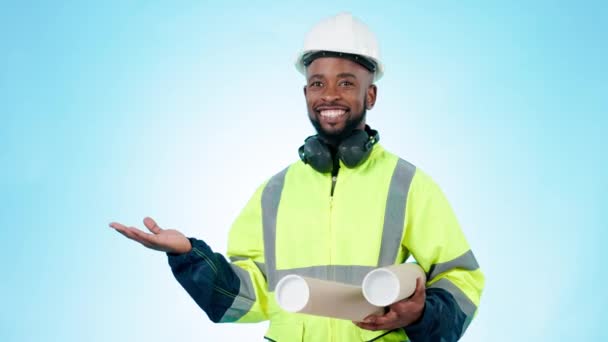 Obrero Construcción Modelo Hombre Negro Está Apuntando Lista Información Del — Vídeo de stock
