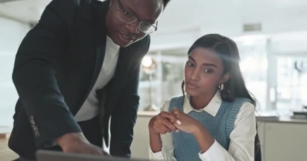 Business Woman Man Training Laptop Coach Teamwork Advice Office African — Stock Video