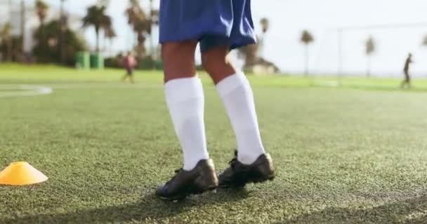 Fútbol Zapatos Entrenamiento Deportivo Campo Para Hacer Ejercicio Físico Saludable — Vídeos de Stock