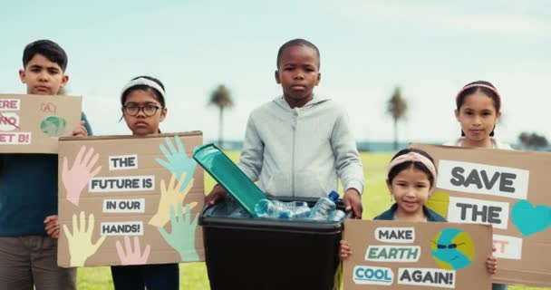 Dzieci Twarz Protest Plakat Dla Przyjaznych Dla Środowiska Zrównoważonego Rozwoju — Wideo stockowe