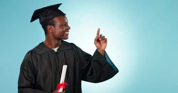 Diploma Graduación Educación Hombre Negro Apuntan Información Posgrado Universitario Noticias — Vídeos de Stock
