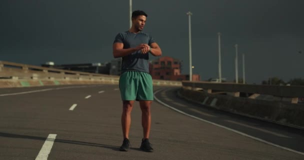 Lever Soleil Fitness Homme Dans Rue Ville Pour Course Entraînement — Video