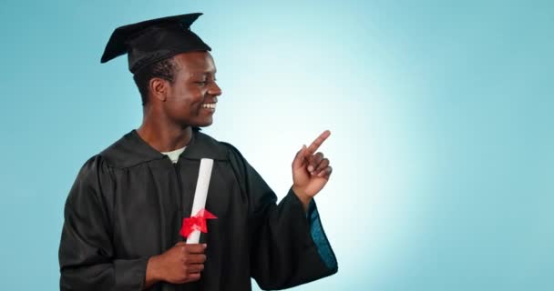 Educação Pós Graduação Mão Apontando Por Homem Estúdio Com Checklist — Vídeo de Stock