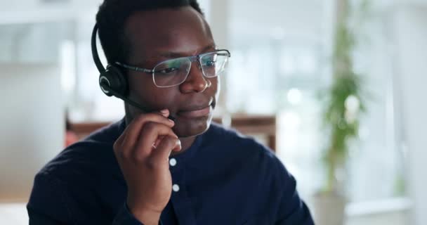 Pria Kulit Hitam Komunikasi Dan Konsultasi Call Center Untuk Tawaran — Stok Video