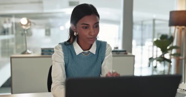 Pomysł Myślenie Kobieta Biznesu Laptopie Starcie Planowanie Rozwiązywanie Problemów Komputer — Wideo stockowe