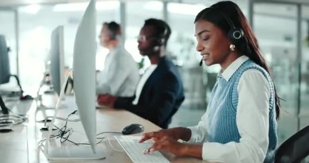 Affärskvinna Office Call Center Och Datakommunikation Kundsupport Eller Virtuell Rådgivning — Stockvideo