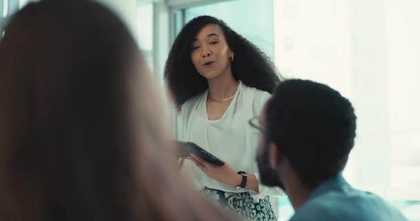 Affärsmöte Teamledarsamarbete Och Kvinnodiskussion Samtal Och Förklara Förslag Idé Chef — Stockvideo
