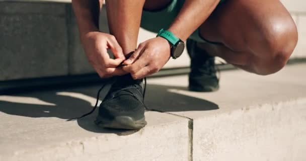 Ruce Boty Kravata Sportovcem Schodu Připravuje Cvičení Jako Běžec Městě — Stock video