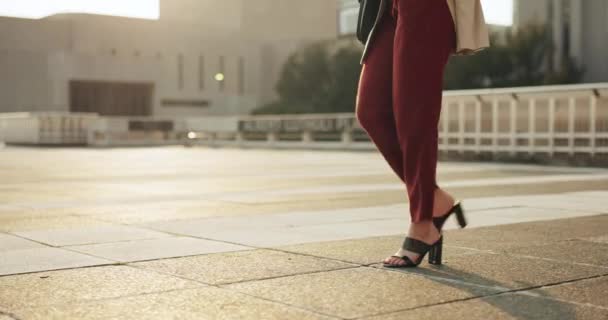 Obchodní Žena Chůze Boty Chodníku Městě Cbd Cestovat Městské Administrativní — Stock video