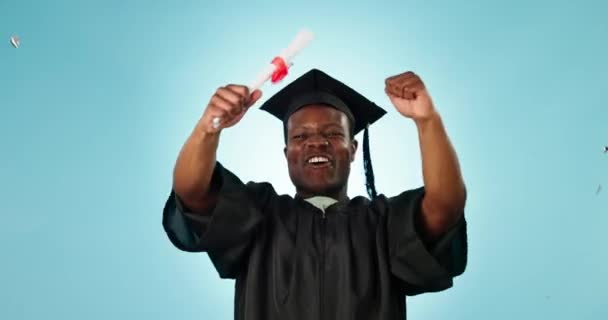 Mezuniyet Konfetisi Eğitim Siyahi Adam Heyecanı Kutluyor Üniversite Mezuniyeti Için — Stok video