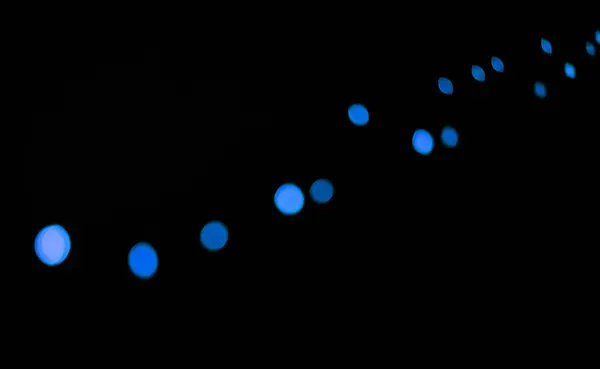 Bokeh Lampu Biru Neon Pada Latar Belakang Hitam Dan Titik — Stok Foto