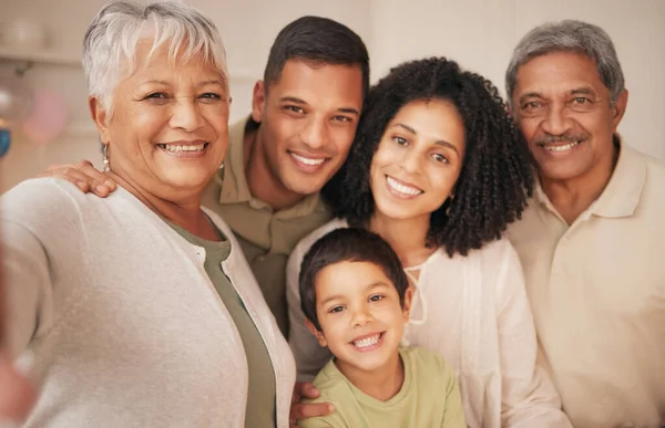 Familie Selfie Mit Großeltern Und Eltern Mit Kind Erinnerungsglück Oder — Stockfoto