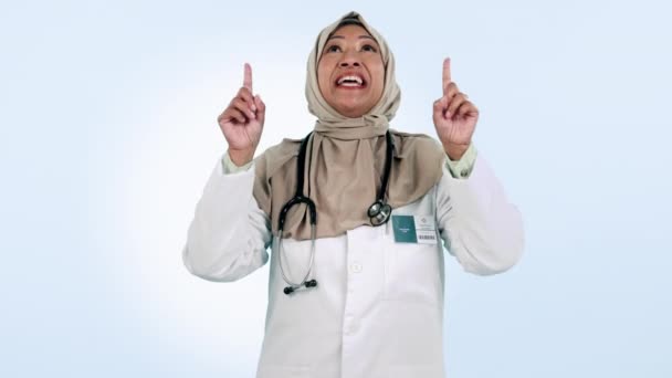 Arzt Frau Und Gesicht Mit Wahl Für Krankenhausinformationen Entscheidung Und — Stockvideo