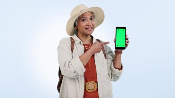 Zielony Ekran Twarz Starsza Kobieta Ręką Wskazując Studio Podróży Umowy — Wideo stockowe