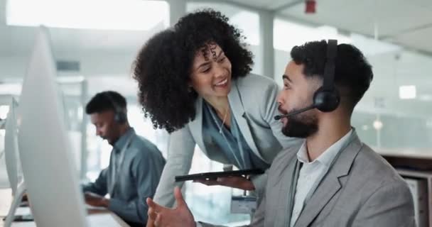 Biznesmeni Pracownicy Call Center Coachingu Obsłudze Klienta Wsparcia Lub Telemarketingu — Wideo stockowe