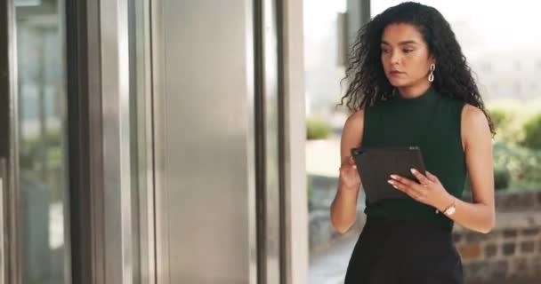 Asansör Düğmesi Kadın Daktilo Şirket Binasında Tableti Ofis Katı Için — Stok video