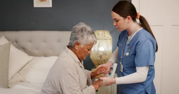 Senior Mulher Enfermeira Para Ajuda Apoio Cuidador Com Casa Repouso — Vídeo de Stock