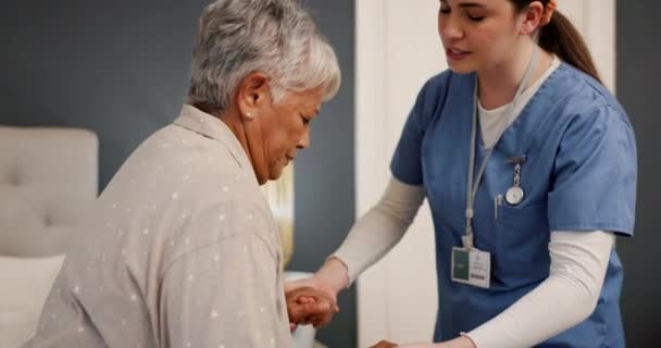 Mujer Mayor Enfermera Con Ayuda Apoyo Cuidado Ancianos Con Salud — Vídeos de Stock