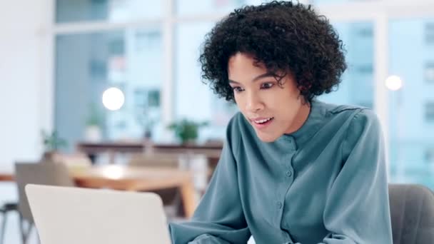 Negócios Animado Mulher Com Celebração Laptop Torcendo Com Felicidade Realização — Vídeo de Stock