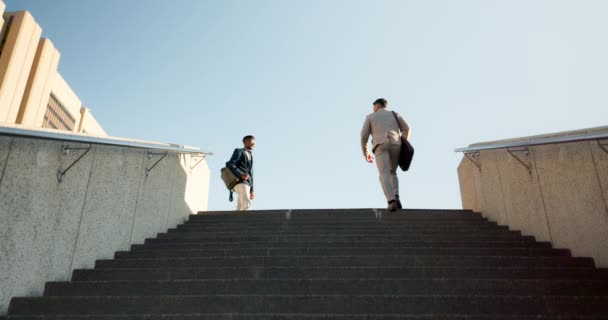 Город Рукопожатие Деловые Люди Лестнице Утренних Поездок Путешествий Поездок Офис — стоковое видео