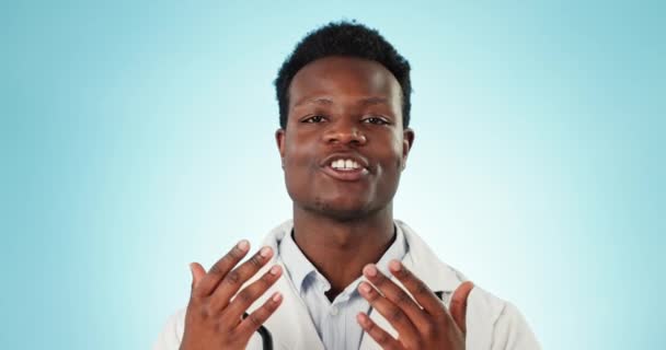 Médico Hombre Negro Cara Con Consejos Bienestar Conversación Salud Discusión — Vídeo de stock