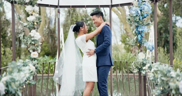 Casal Casamento Dança Com Riso Conexão Compromisso Gratidão Noiva Para — Fotografia de Stock