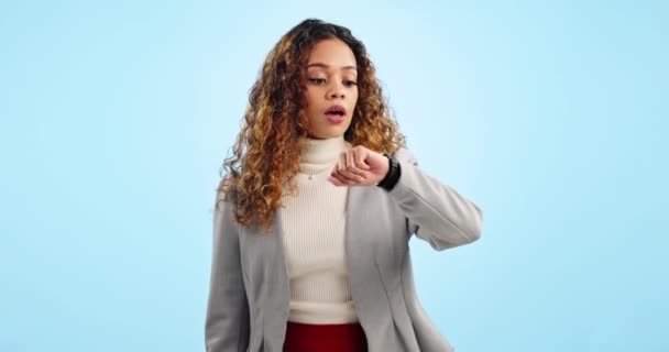 Geç Saatlere Kadar Stüdyodaki Programından Kadını Stresi Alarmdan Kaynaklanan Saat — Stok video