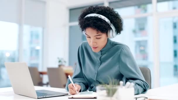 Negócios Fones Ouvido Mulher Com Laptop Escrita Planejamento Com Brainstorming — Vídeo de Stock