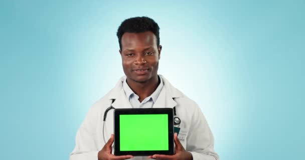 Makieta Tabletki Zielony Ekran Lekarz Portrecie Reklamy Opieki Zdrowotnej Aplikacja — Wideo stockowe