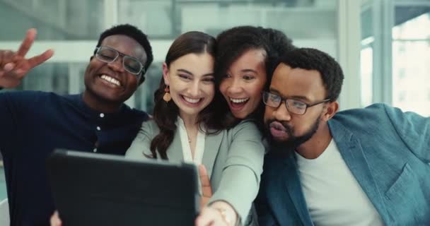 Lachen Selfie Zakenmensen Functie Met Vrede Glimlach Plezier Samen Digitale — Stockvideo