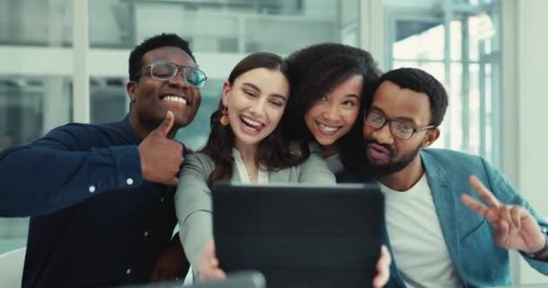 Selfie Pessoas Negócios Felizes Engraçadas Escritório Com Paz Sorriso Diversão — Vídeo de Stock