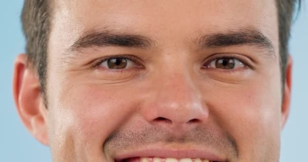 Primer Plano Hombre Sonrisa Estudio Cuidado Ocular Lentes Contacto Por — Vídeos de Stock