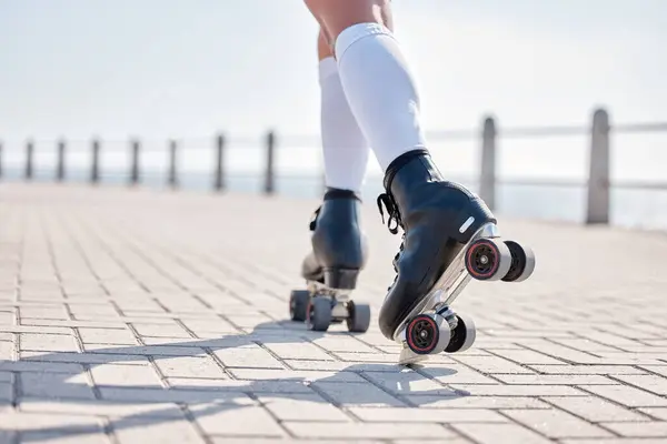 스케이트와 스포츠와 다시보기 건강의 피트니스 웰빙을위한 코카서스 보드워크 — 스톡 사진