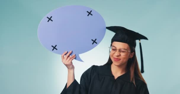 Mulher Feliz Estudante Apontando Para Bolha Fala Para Graduação Feedback — Vídeo de Stock