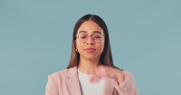 Düşünme Fikir Kadını Stüdyoda Karar Verecek Beyin Fırtınası Yapacak Mavi — Stok video