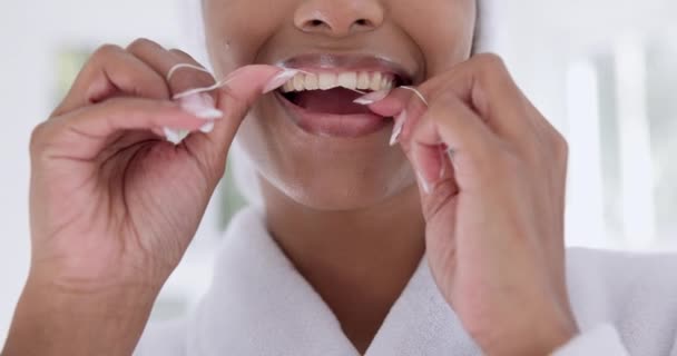 歯科は クローズアップ クリーニングで 朝の健康 ルーチン 家庭での結果のための健康 変換とホワイトニングの少女 弦と歯 — ストック動画