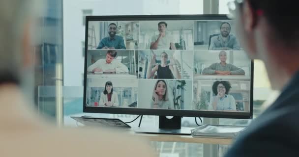 视频会议 会议和商务人员在线屏幕上进行规划 讨论和对话 在办公室举办网络研讨会 打电话和进行交流的公司 合作及男女工作人员 — 图库视频影像