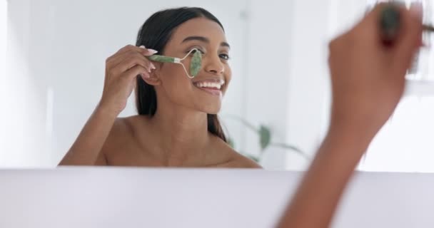 Femme Miroir Salle Bain Pour Soins Peau Rouleau Soins Peau — Video
