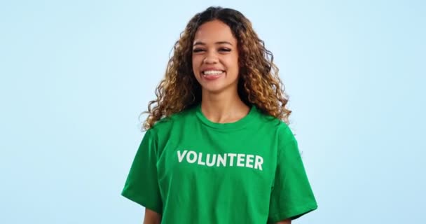 Cara Mujer Voluntario Con Signo Perfecto Oportunidad Fondo Estudio Azul — Vídeos de Stock