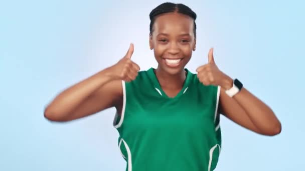 Спорт Черная Женщина Большие Пальцы Вверх Студии Мотивации Счастливый Танец — стоковое видео