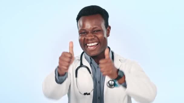 Человек Доктор Большие Пальцы Вверх Медицинский Успех Празднование Спасибо Смайлик — стоковое видео