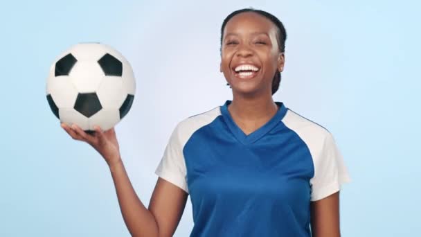 Πρόσωπο Ποδόσφαιρο Και Υπογράψει Σπορ Μαύρη Γυναίκα Και Fitness Μπλε — Αρχείο Βίντεο