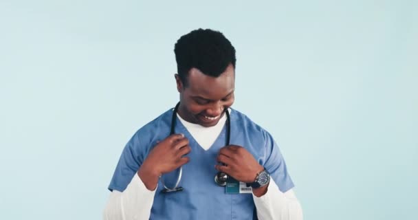 Tvář Šťastný Černoch Sestra Stetoskopem Pro Kardiovaskulární Zdravotní Péči Srdeční — Stock video