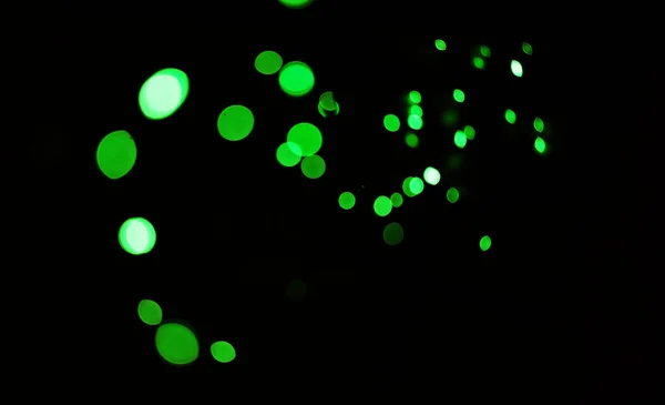 Grünes Licht Bokeh Und Glanz Auf Dunklem Hintergrund Auf Einer — Stockfoto