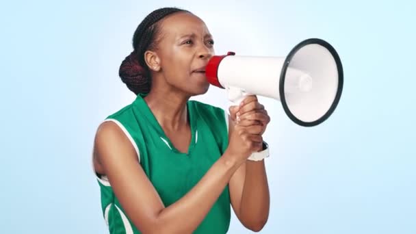 Černá Žena Megafon Křik Pro Sportovní Motivaci Fitness Nebo Koučování — Stock video