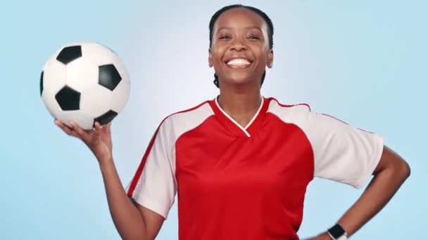 Happy Face Black Woman Soccer Game Ready Competition Blue Background — Stock Video