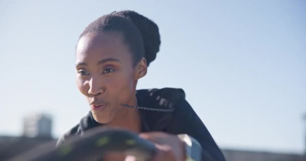 Fitness Cordes Femme Noire Faisant Exercice Dans Nature Pour Force — Video