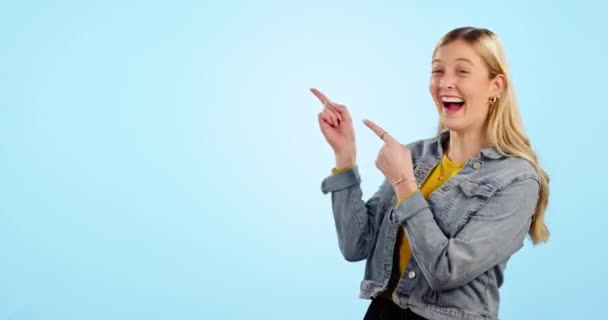 Mujer Blanca Emocionada Maqueta Para Colocación Productos Promoción Felicidad Para — Vídeo de stock