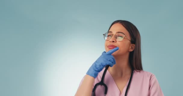 Estúdio Mulher Rosto Médico Pensando Escolha Clínica Médica Ideias Enfermeira — Vídeo de Stock