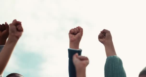 Mãos Diversidade Céu Com Protesto Com Pessoas Acordo Trabalho Equipe — Vídeo de Stock